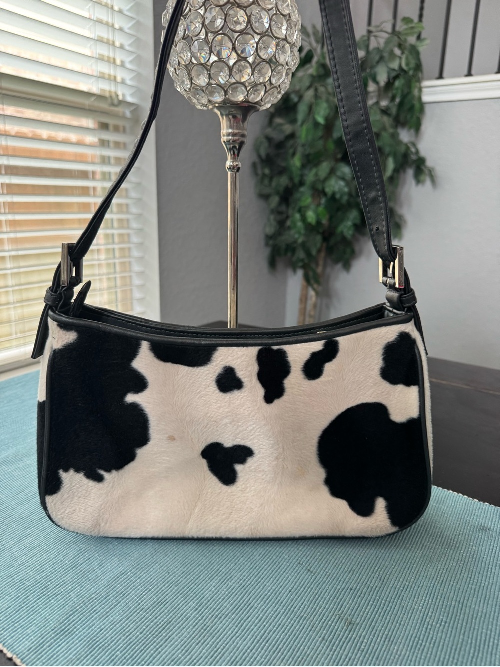 Cow Print Black & White Pattern Shoulder Bag - Picture 8 of 9